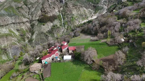 Batman'da Doğal Kar Mağaraları Göz Kamaştırıyor