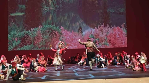 Denizli'de Folklor Gecesi Coşkusu
