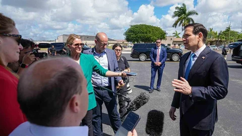 Rubio: "Küba, ABD İçin Tehdit Olmaya Devam Ediyor"
