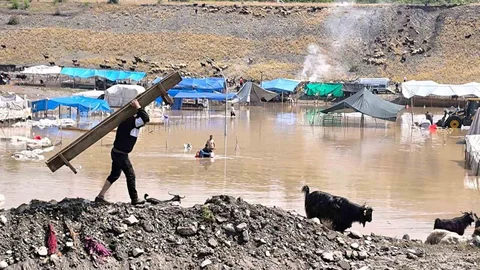 Hatay'da Hayvan Pazarı Sular Altında Kaldı