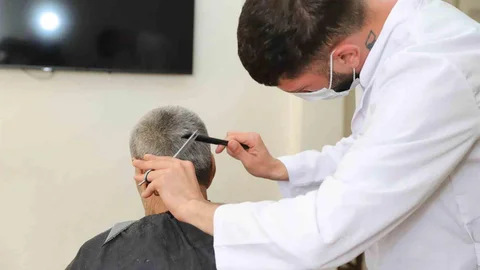 Bayram Öncesi Diyarbakır'da Mobil Berber Hizmeti