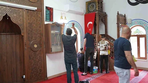 Yunusemre'de Camiler Bayram İçin Hazırlanıyor