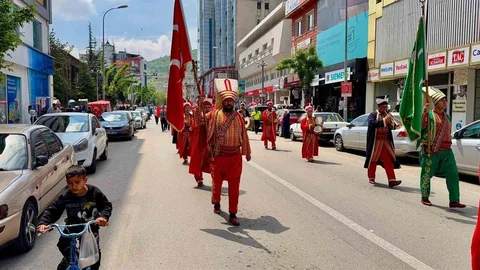 Meslek Liseliler Mehteran Eşliğinde Yürüdü