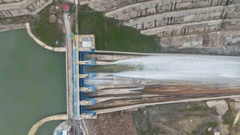 Muş'ta Alparslan-2 Barajı'nda Su Tahliyesi Başladı