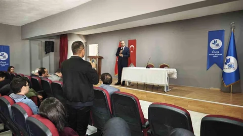 Rektör Elmastaş Ercişli Öğrencilerle Buluştu