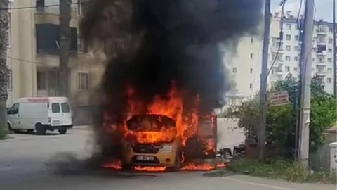 Mersin'de Hafif Ticari Araç Yangını