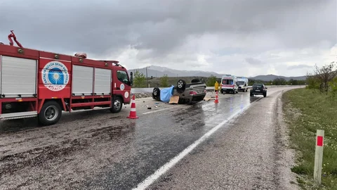 Lüks Otomobil Takla Attı, 2 Kişi Hayatını Kaybetti