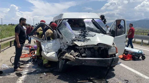 Manisa'da Trafik Kazası: 1 Ölü, 3 Yaralı