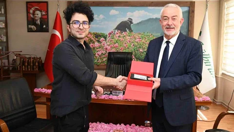 Isparta Gülünü Tanıtan Çinli Fenomenin Ziyareti