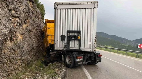 Burdur'da Tır Kazası Meydana Geldi