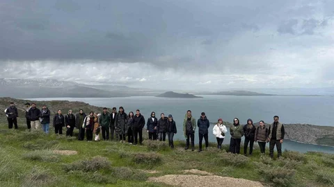 Bitlis'te Üniversite Öğrencileri Doğa Yürüyüşü Yaptı