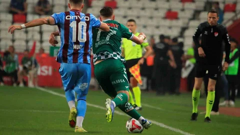 Trabzonspor Konyaspor'u İlk Yarıda Geride Bıraktı