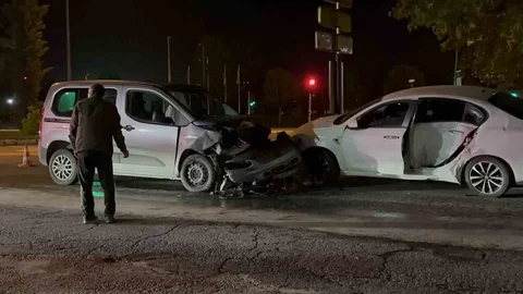 Elazığ'da Trafik Kazası: 4 Yaralı