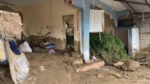 Hatay'da Duvar Çöktü, 15 Yaşındaki Çocuk Hayatını Kaybetti