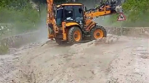 Buldan'da Şiddetli Dolu Yağışı Etkili Oldu