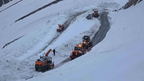 Van'da Bahçesaray Yolu Açılıyor