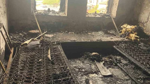 Çardak'ta Yangın Sonucu Aile Evsiz Kaldı