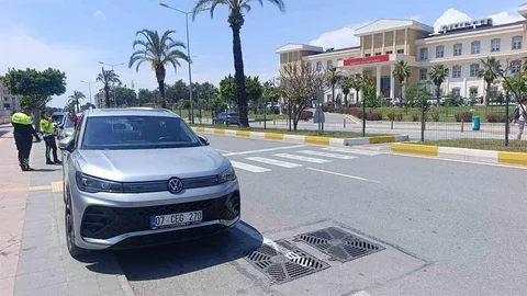 Yayaya Yol Veren Otomobile Motosiklet Çarptı