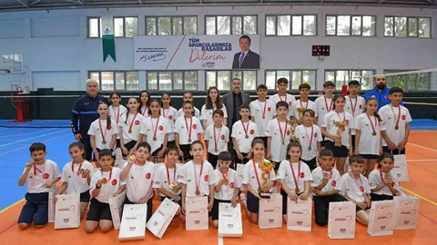 Osmangazi Belediyespor Badminton'da Başarılar Elde Etti