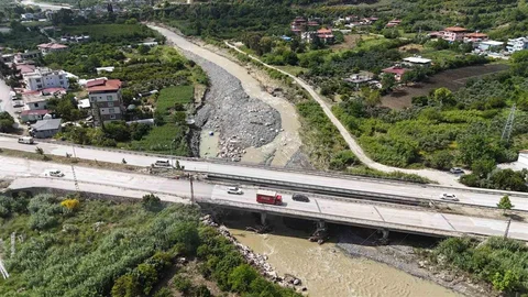 Hatay'da Nehirde Kaybolan Genç İçin Aramalar Devam Ediyor
