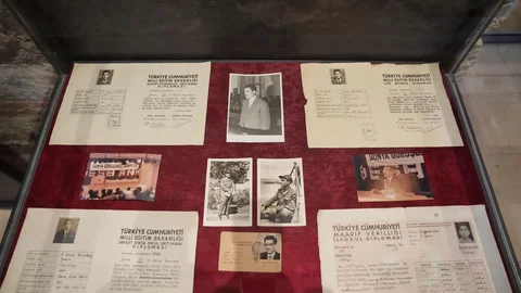 Sezai Karakoç'un Gizli Arşivi İlk Kez Sergilendi