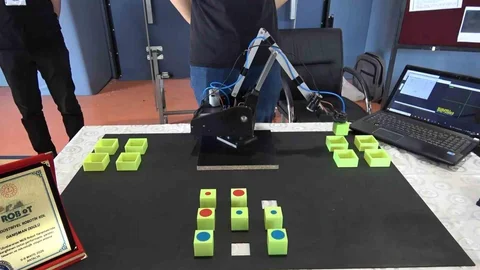 Samsun'da Öğrenciler Robot Kol Geliştirdi