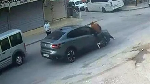 Mersin'de Yaya Otomobilin Çarpmasıyla Yaralandı