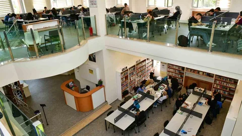 Esenyurt'ta Yenilenen Kütüphane Açıldı