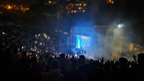 Karadeniz Ereğli'de Gençler Coşkulu Konser Yaşadı