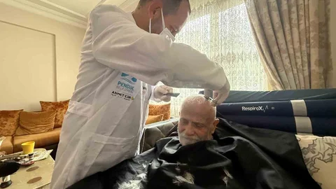 Pendik’te Yatağa Bağımlı Hastalara Berber Hizmeti