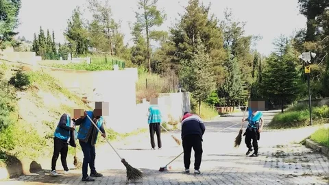 Boyabat'ta Mezarlıklar Bayrama Hazırlandı