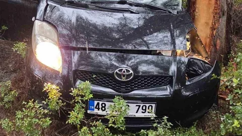 Muğla'da Kontrolden Çıkan Otomobil Ormana Uçtu