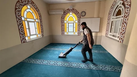 Kartepe'de Camiler Bayram İçin Hazırlanıyor