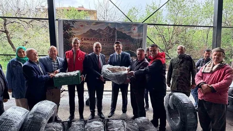 Çamardı'da Çilek Fidesi Desteği Verildi