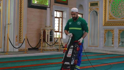 Arnavutköy’de Camiler Bayrama Hazır Hale Getirildi