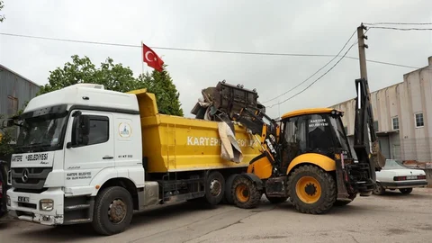 Kartepe'de Bayram Temizliği Yapılıyor