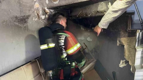 Erdek'te İki Katlı Binada Yangın Çıktı