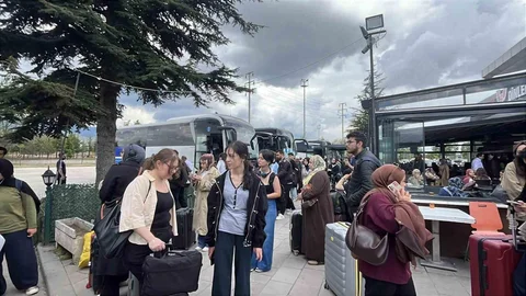 Bolu Otogarı’nda Öğrenci Yoğunluğu