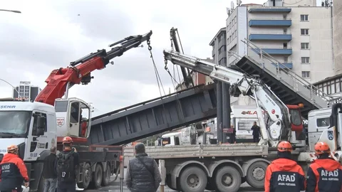 Ankara'da Üst Geçit Çöktü, 3 Yaralı Var