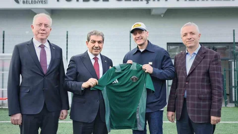 Mesut Özil Esenler'de Gençlerle Buluştu