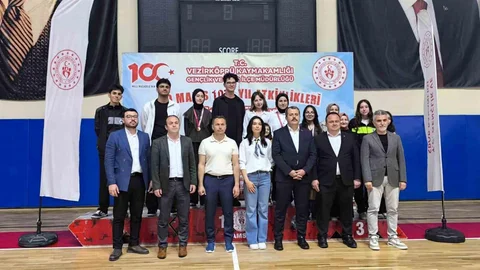 Vezirköprü'de Liseliler Münazara Yarıştı