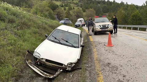 Kastamonu'da Kontrolden Çıkan Otomobil Kaza Yaptı