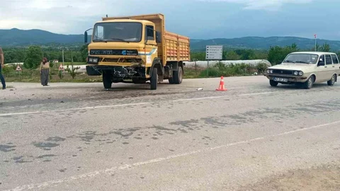 Gediz’de Trafik Kazası: 3 Yaralı