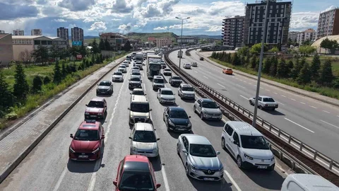 Kırıkkale'de Bayram Trafiği Yoğunlaştı