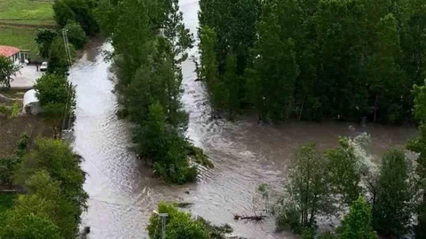Tokat’ta Taşkında Mahsur Kalan Araç Kurtarıldı