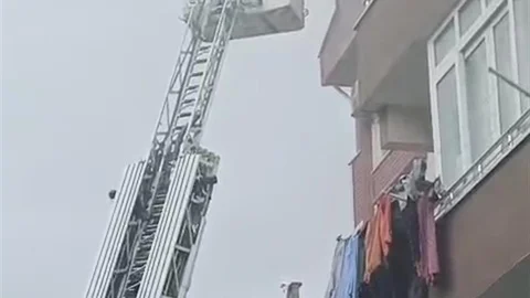 Kocaeli'nde Terasta Yangın Paniği