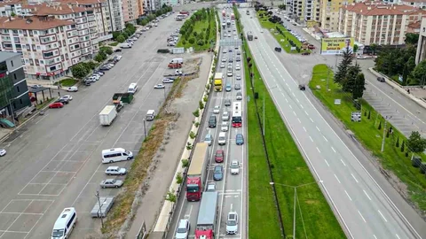 Karadeniz Yolunda Bayram Yoğunluğu Görüntülendi