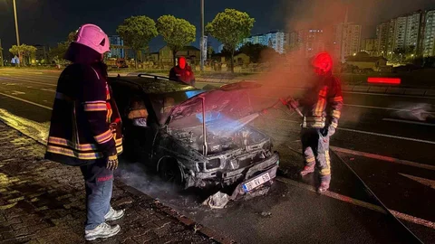 Kayseri'de Alev Alan Otomobil Kullanılamaz Hale Geldi