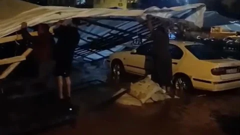 Adana'da Sağanak Yağış Sorun Yarattı