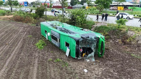 Çanakkale'de Tur Otobüsü Devrildi, 46 Yaralı Var